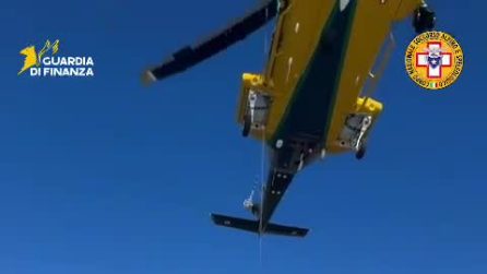 Due escursionisti in ipotermia intrappolati tra le nevi sul Monte Cervati: salvati con l'elicottero