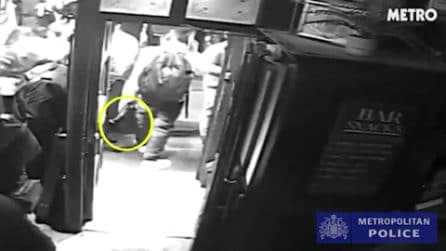 Rubò una borsa in un pub, dentro c'era un uovo Fabergé da 2 milioni: condannato, il video del furto