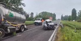 Scontro tra autocarro e auto a Modena: 3 morti e un ferito grave