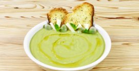 CREAMY BROAD BEAN SOUP: very delicious and easy to make!
