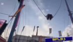 Il video di una giostra del luna park che precipita al suolo dopo la rottura di un cavo: 6 feriti in Spagna