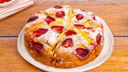 STRAWBERRY AND APPLE CAKE: so soft, you can enjoy it anytime!