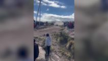 Tremendo incidente al rally Sudamericano: auto tra la folla, un morto
