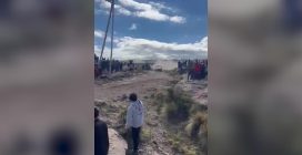 Tremendo incidente al rally Sudamericano: auto tra la folla, un morto