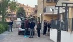 Trovato morto nel garage di casa a Vasto, 21enne ucciso a coltellate: i Carabinieri sul posto