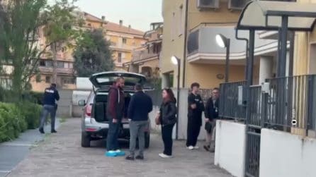 Trovato morto nel garage di casa a Vasto, 21enne ucciso a coltellate: i Carabinieri sul posto