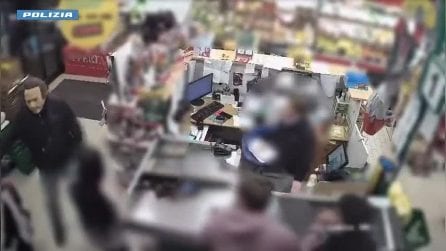 Rapina un supermercato armato di pistola e col volto coperto da una maschera: arrestato 50enne