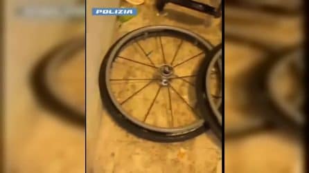 Rubano la carrozzina a un'insegnante con disabilità a Milano, ritrovata dalla polizia