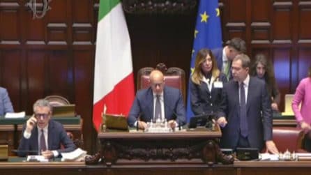 Opposizioni cantano 'Bella ciao' in Aula per il 25 aprile prima del voto sul decreto Sicurezza