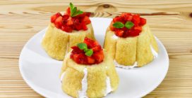 STRAWBERRY MINI CAKES: fresh, single-serving desserts ready in 10 minutes!