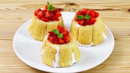 STRAWBERRY MINI CAKES: fresh, single-serving desserts ready in 10 minutes!