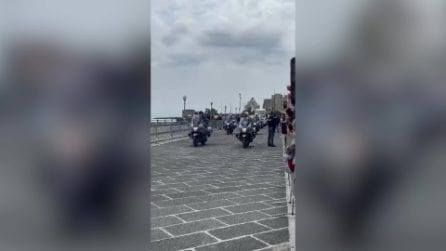 Attiviste interrompono il passaggio del Papa: "Aiutaci a fermare le corride"