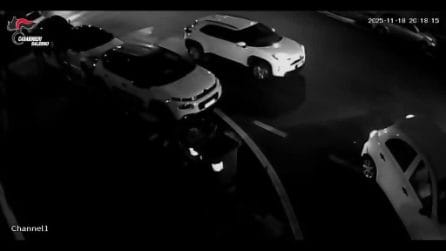 Fingono di chiedere indicazioni stradali agli automobilisti per derubarli