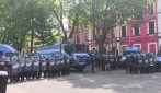 Scontri tra manifestanti e polizia a Torino: cariche con lacrimogeni e idranti