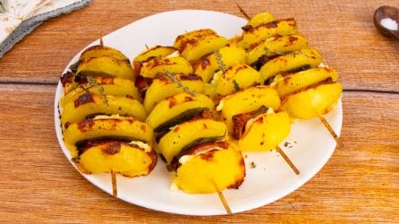 SPIEDINI DI PATATE, SCAMORZA E SPECK: un piatto sfizioso, filante e molto facile da preparare!