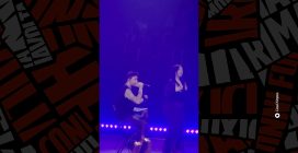 Fabrizio Moro invita una ragazza non udente a cantare con lui in lingua dei segni