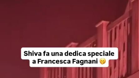 La dedica di Shiva a Francesca Fagnani sul palco dopo l'intervista a Belve