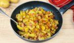 PAN-FRIED POTATOES AND BACON: tasty and with an irresistible crust!