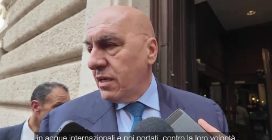 Crosetto risponde a Ben Gvir: "Inaccettabili le immagini degli attivisti inginocchiati. Vergogna"
