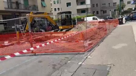 Vomero, resta chiusa via San Giacomo dei Capri per voragine: senz'acqua case e negozi. Strade alternative