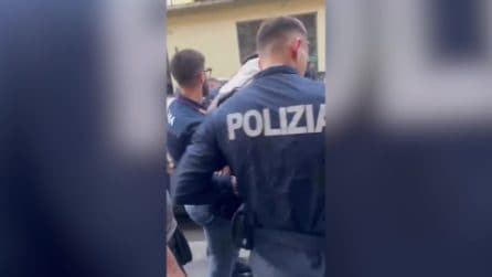Fermato a Milano per resistenza: “Ho detto ‘ce l’avete con i neri’ e mi hanno ammanettato”