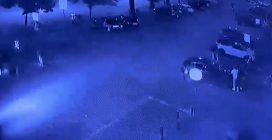 Il video dell'aggressione a Prato: cameriere 23enne accoltellato da 16enne fuori dal ristorante