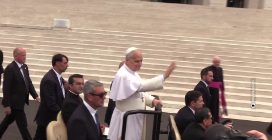 Papa Leone XIV in visita alla Sapienza agli studenti: "Siate artigiani di pace"