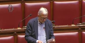 Giachetti si incatena in Aula: "Qui finché non si sblocca la Vigilanza Rai"