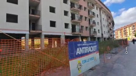 Due donne trovate morte a Pollena Trocchia (Napoli) in un palazzo incompiuto: si indaga per duplice omicidio
