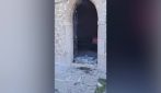 Calvanico, fiamme al portone della chiesa: ignoti rubano corona e spada di San Michele Arcangelo