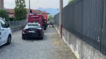 Ultraleggero precipita tra le case a Valbrembo: un morto e un 19enne ferito