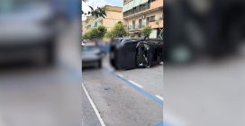 Suv si schianta e si ribalta in via Ceccano al centro di Caserta, arrivano vigili e pompieri