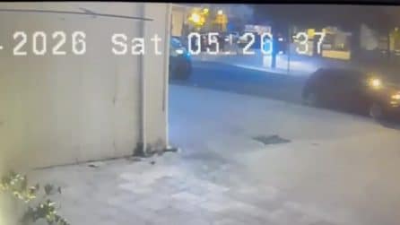 Omicidio a Taranto, un'ambulanza passò durante l'aggressione ma non si fermò: il video