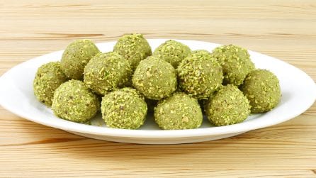 TARTUFINI AL PISTACCHIO: semplici e veloci, uno tira l’altro!