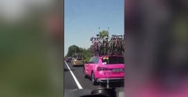 Fanpage dentro il Giro d'Italia: a bordo dell'ammiraglia Tudor Pro Cycling