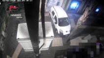 Blitz nel campo rom di Caivano, 10 arresti all'alba: in manette la banda dei furti con spaccata ai bancomat