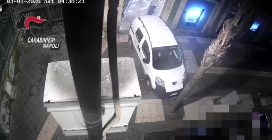 Blitz nel campo rom di Caivano, 10 arresti all'alba: in manette la banda dei furti con spaccata ai bancomat