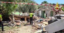 Esplosione a Bolsena, crolla una casa: si cerca il proprietario