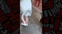 Napoli, il marciapiedi di via Mezzocannone rifatto con mattonelle diverse: ora è di due colori