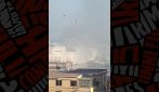 Incendio nel porto di Napoli, fiamme sulla nave GNV: nube di fumo e puzza acre in città