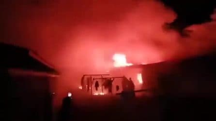 Incendio in un dormitorio in Kenya: 16 studentesse morte e 74 ferite