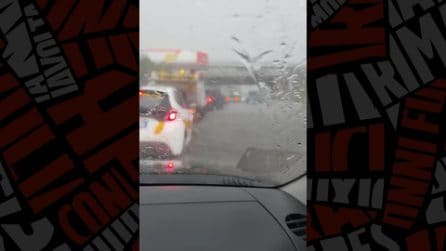 Maltempo a Roma e nel Lazio: forte vento e temporali abbattono alberi, strade allagate