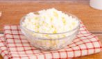 FIOCCHI DI LATTE FATTI IN CASA: il formaggio fresco e leggero da fare in pochissimo tempo!