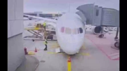 Francoforte, cede il carrello di un volo Lufthansa: feriti membri dell'equipaggio, il video