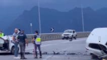 Si schiantano con un’altra auto a Iseo: morte due sorelle di 23 e 15 anni, grave un 64enne