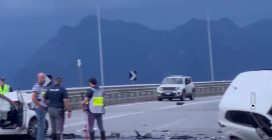 Si schiantano con un’altra auto a Iseo: morte due sorelle di 23 e 15 anni, grave un 64enne