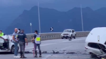 Si schiantano con un’altra auto a Iseo: morte due sorelle di 23 e 15 anni, grave un 64enne