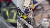 Fermo, i vigili del fuoco salvano l'uomo intrappolato dopo l'esplosione della sua casa a Sant'Elpidio