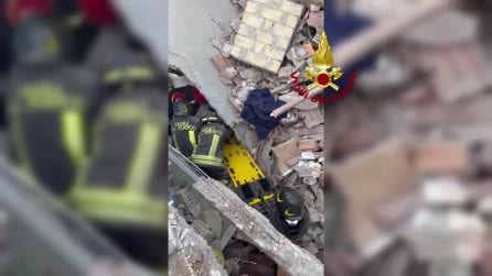 Fermo, i vigili del fuoco salvano l'uomo intrappolato dopo l'esplosione della sua casa a Sant'Elpidio