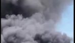 Incendio a Giugliano, nube nera sulla Circumvallazione